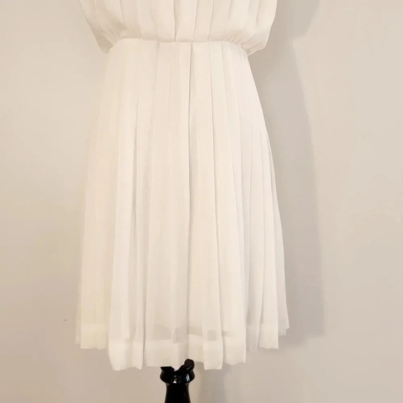 NWT || MODCLOTH || pleated dress - Picture 5 of 8